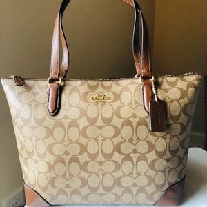 EUC Coach Signature Khaki Zip Tote